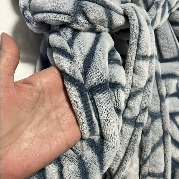 Vera Bradley Plush Fleece Robe S/M~ Warm And Cozy~ Blue Gray. - Picture 3 of 9